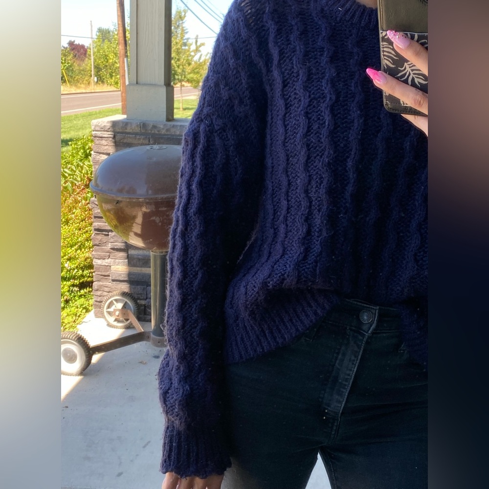 Divided cable knit sweater